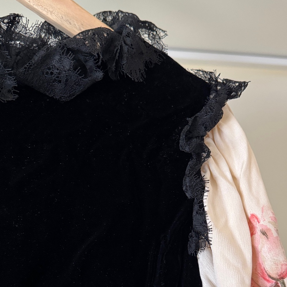 Vintage Bill Blass for Dayton’s Oval Room. Floral Puff Sleeve Black Top - Picture 5 of 11